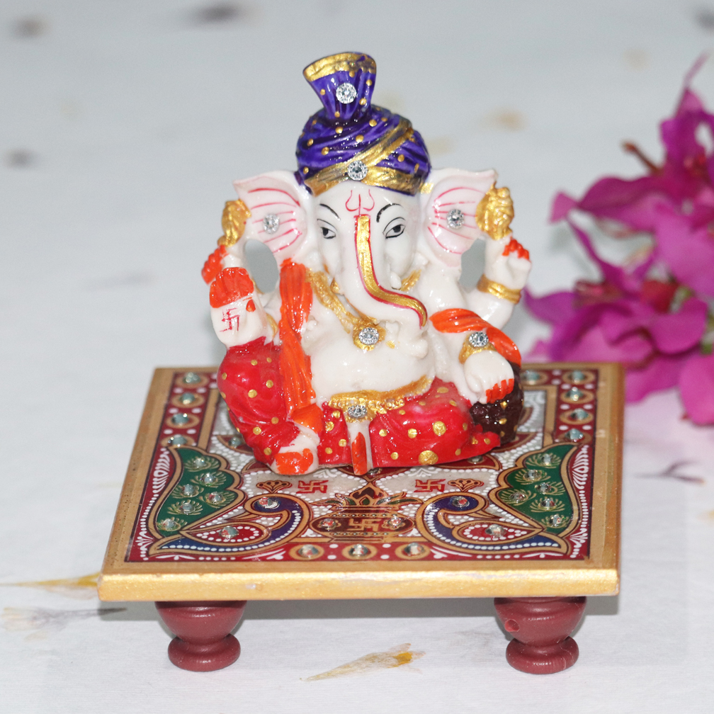 Pagdi Marble Ganesha with Chowki